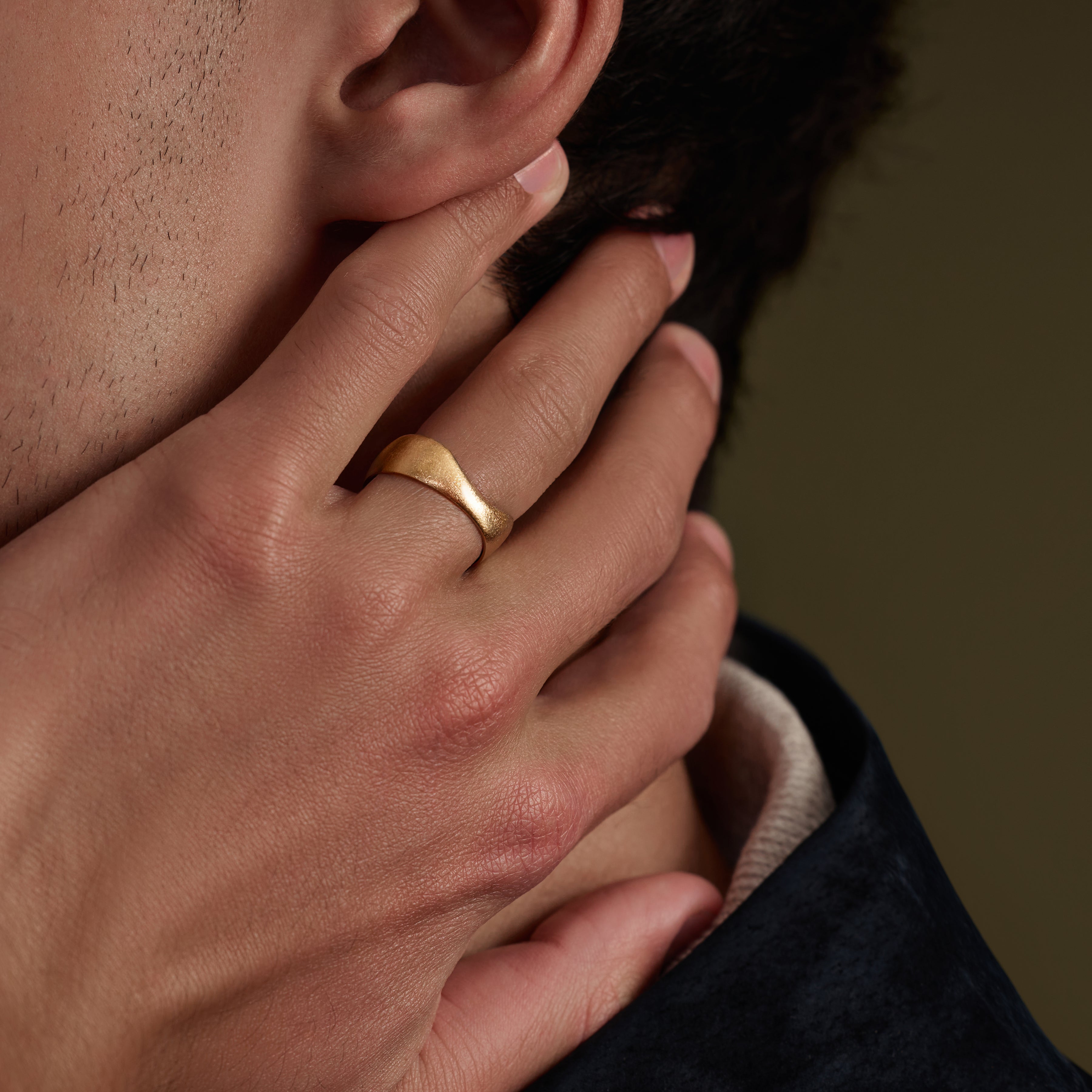 MONSOON: Wide Curved Band