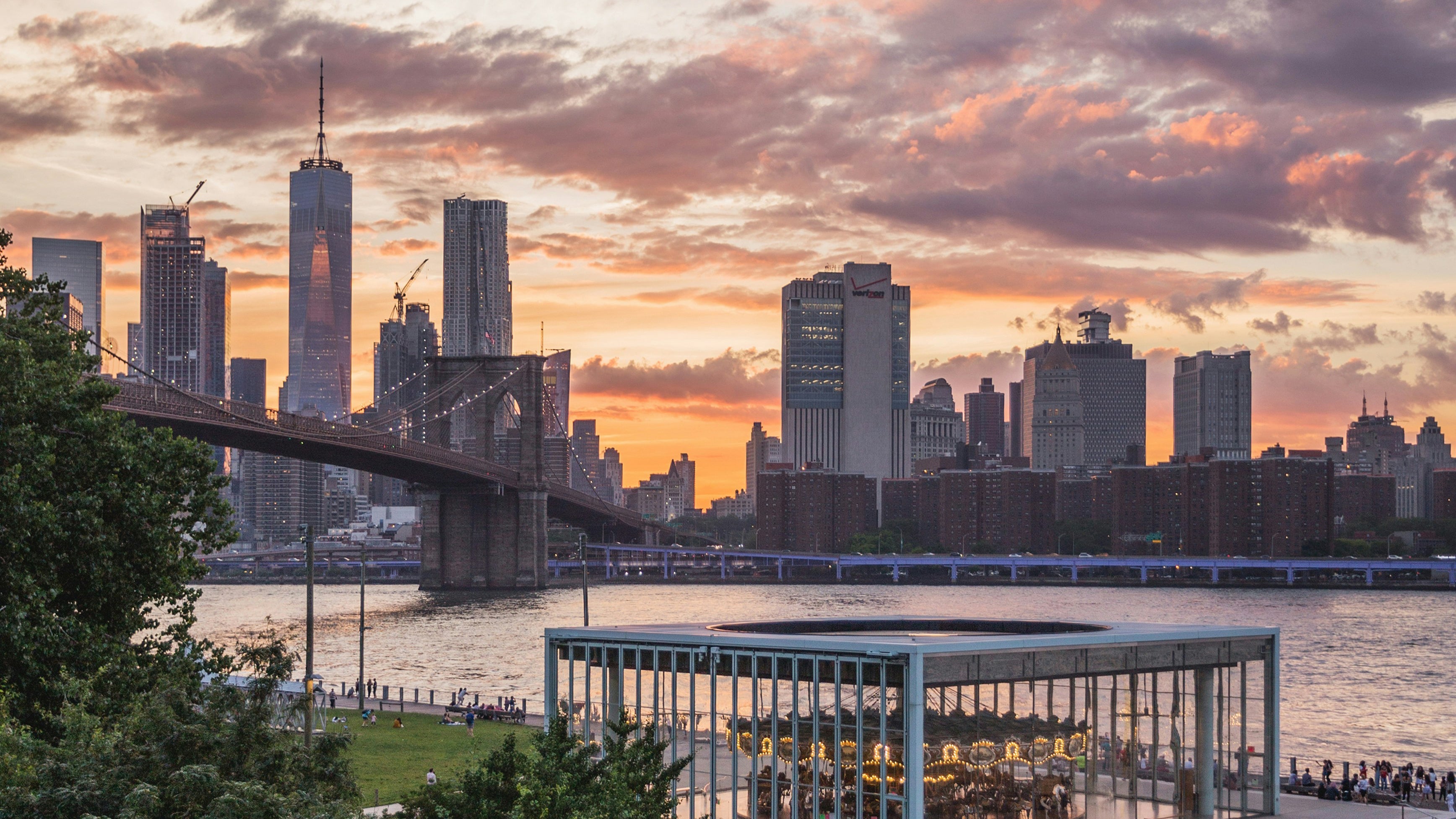 Cityscape of Manhattan skyline with Brooklyn bridge and Dumbo in foreground